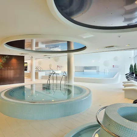 Park By Radisson Meriton Conference & Таллин